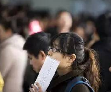 2017年应届生就业报告发布！专本、硕博起薪分别是...