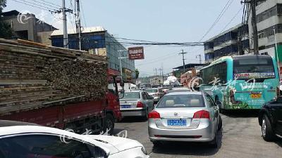 因道路维修316国道拥堵严重，交警提醒车辆绕行高速