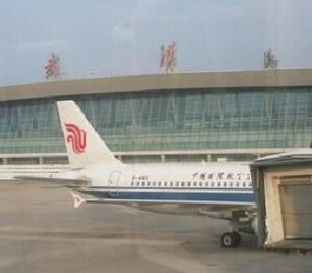 受疑似无人机干扰 武汉天河机场11架航班降落受阻