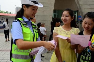 十堰交警发布8条措施为学生护考