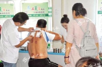 连贴三年三伏贴 老人风湿病好了