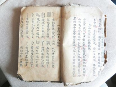 十堰哥俩业余时间翻山越岭 挖掘出数千首古老歌谣 