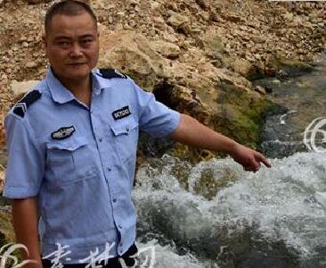 郧阳一辅警激流中勇救三名落水者