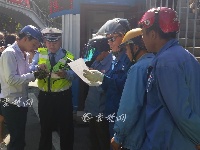 交警“雷霆行动”查摩的 一小时查扣22台