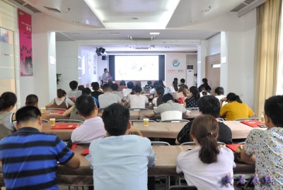 市工商局为电商企业“送法律·送咨询”   全市百余家电商现场取经