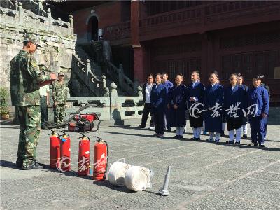 武当山消防队对紫霄宫景区进行消防安全培训
