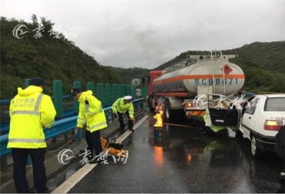 汉十高速路政联合高警举行交通事故应急演练