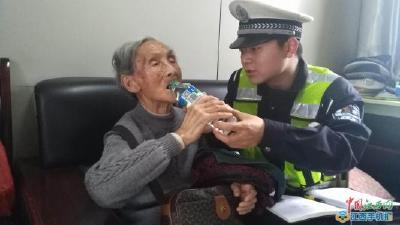 十堰六旬老人迷路 民警帮她找到家人