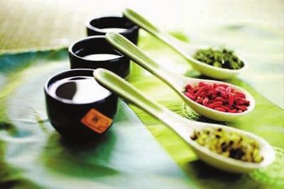 膏方含蜂蜜，糖尿病人冬季咋进补？