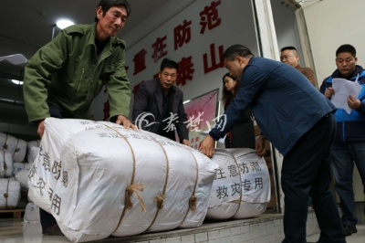 省民政厅向十堰下拨1.6万件救灾物资