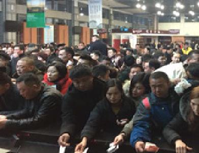武当山景区喜迎狗年开门红 凌晨三点半开始售票迎客（图）
