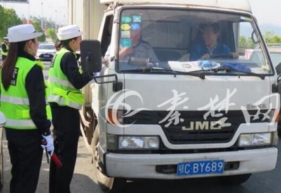 小长假首日 十堰交警出动警力600多人次保畅保安全