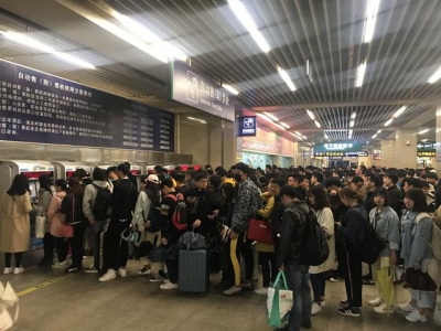 清明赏花游火爆增开多趟短途列车   武汉至十堰往返车票充足