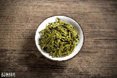 男子喝完新茶瘫倒在地！十堰人，新茶好喝但并非人人适合