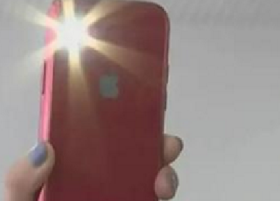 手机闪光灯能直接闪爆气球?媒体实测4组有3组成功