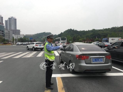 堵！十堰东迎来返程高峰 平均每分钟有21台车下高速……
