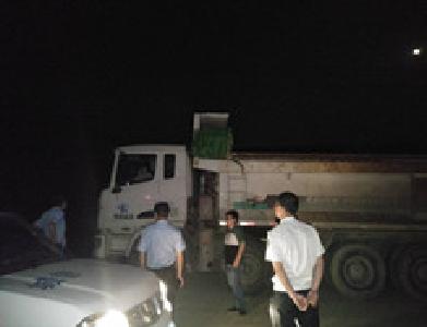 十堰开展“绿色护考”夜查行动 4家违规企业被勒令整改