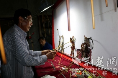 竹山皮影戏高腔唱“十星” 传承非遗引领乡风好文明