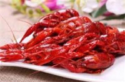 吃货们下嘴要快！小龙虾价格进入翘尾期 最贵每斤50多元