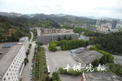 上午签约，东风这所学校本月31号移交十堰！