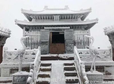 武当山景区部分路面积雪达20厘米 目前景区已停止售票
