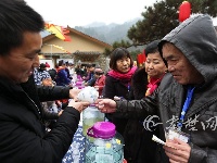 品美酒、购美食、杀年猪……茅箭区营子村像是在过年