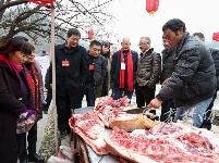 品美酒、购美食、杀年猪……茅箭区营子村像是在过年