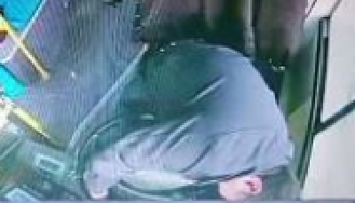 濮阳一公交连撞路边多车，司机身亡！原因太令人心疼