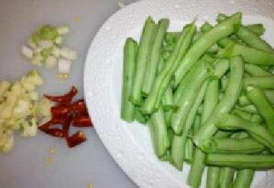 十堰强化学校食堂安全管理 四季豆等上食堂菜谱“黑名单”