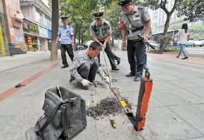 大快人心！凯旋大道两边私设地锁被拆除