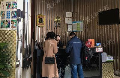 退房超时5分钟收费20元？酒店：“不付费就要给好评”