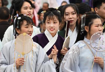 专家和同袍告诉你：穿汉服是有学问的