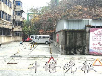 十堰地锁“圈地”占车位屡禁不止，记者走访发现…