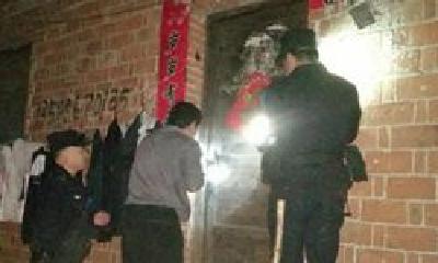 9岁男童一觉醒来发现自家门被撞坏，民警蜀黍干的……