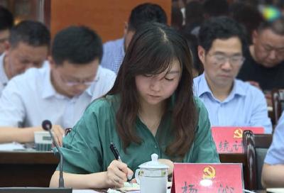 女生19岁进银行29岁成行长挂职副县长 官方：符合规定