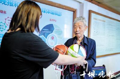 十堰爱心人士纷纷认领微心愿 希望孩子们六一过得开心