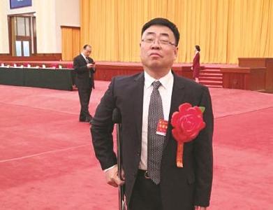 这位十堰人获评全国自强模范：办福利企业 捐款百万元