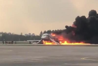 俄客机迫降起火致41人死亡：闪电击中自动驾驶系统