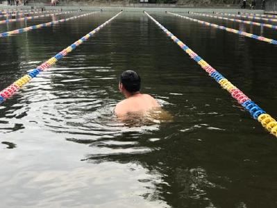 艳湖露天游泳场正式开放 重要提醒：别到禁泳区游泳