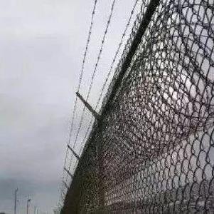 纵容服刑犯挖洞随意出入 一监狱原监狱长等16人被查