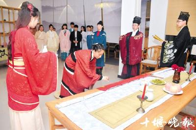 穿汉服、习古礼、品茶艺…十堰有群汉服爱好者