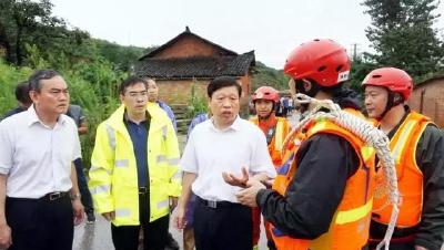 十堰遭遇大暴雨天气，市领导在一线指挥救灾！