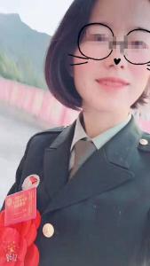 醉酒男午夜持刀砸门，丽江90后女子拿刀“反杀”