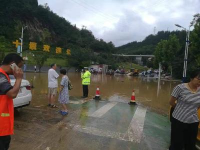 柳陂镇遭遇局地大暴雨 应急管理部派工作组协助指导救援 