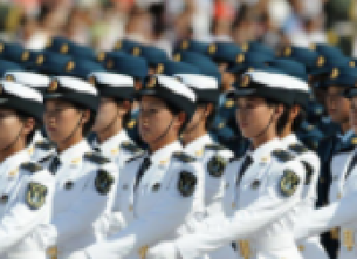 为了走好天安门前的96米 她踢坏4双皮靴磨坏7副铁掌