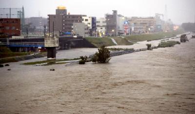 台风“海贝思”目前已致11死126伤 日本阅舰式被迫中止