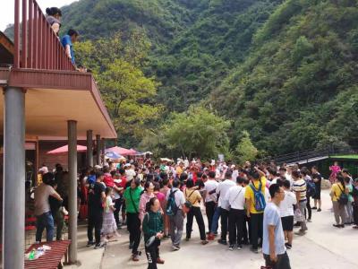 “十一”长假，四万多人游九龙瀑大峡谷