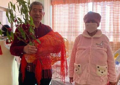“67岁老妇生女”续：孩子已落户，老夫妻或因超生被罚 