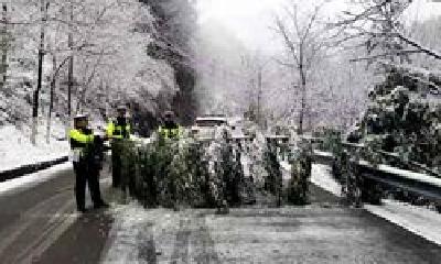十堰交警启动恶劣天气应急预案 确保全市道路交通安全