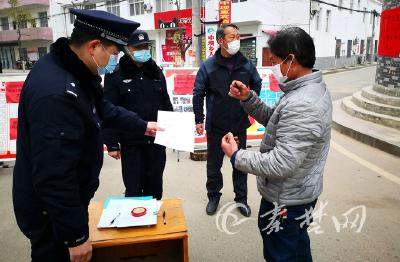 民警朱垒：奶奶病逝不能尽孝 坚守抗疫一线不下火线